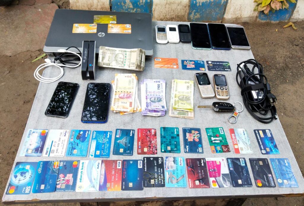 Mobile, cash and cloning device seized from the gang by Bharuch Cyber Cell