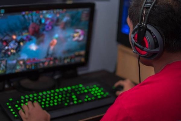 12 के बच्चे की ऑनलाइन गेमिंग की लत पड़ी महंगी, माता-पिता को 19 लाख रुपये का लगा चूना