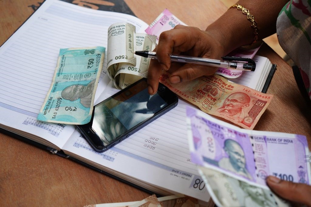 60% Women Prefer Cash; UPI, QR & Cards Next In Line: PayNearby Study