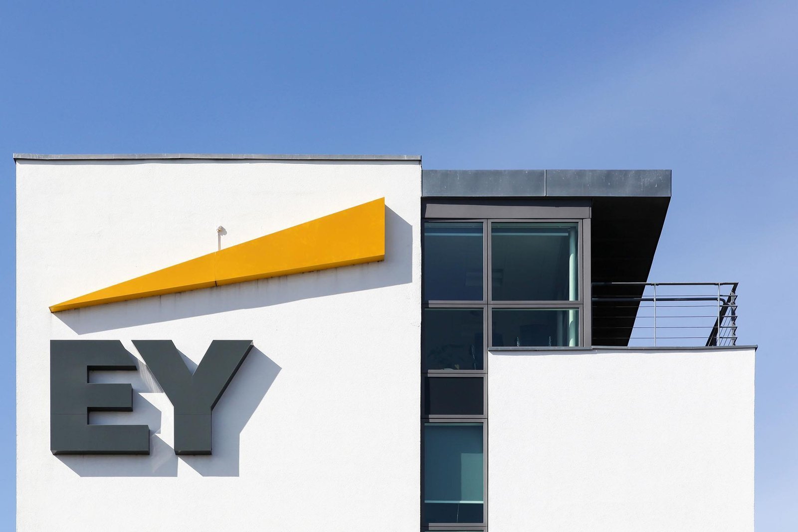 EY Faces 2-Year Audit Ban, €500k Fine Over Wirecard Scandal